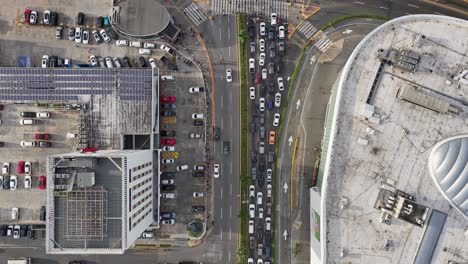 Car-traffic-in-Santo-Domingo-town-center,-Dominican-Republic