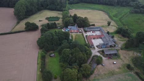 Drohnenaufnahmen-Aus-Der-Luft-Vom-Fluss-Bure-Und-Der-Umliegenden-Landschaft-Von-Norfolk