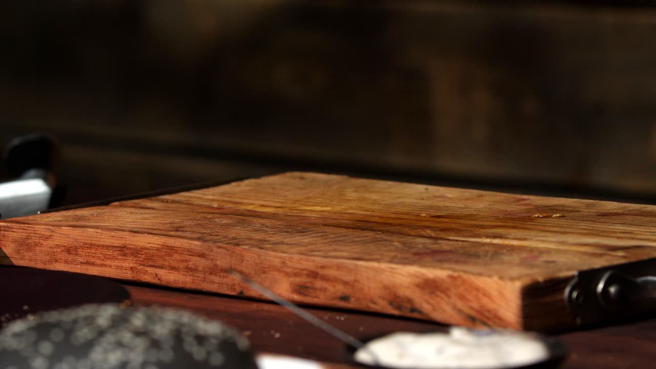 햄버거를 준비하고 있습니다.