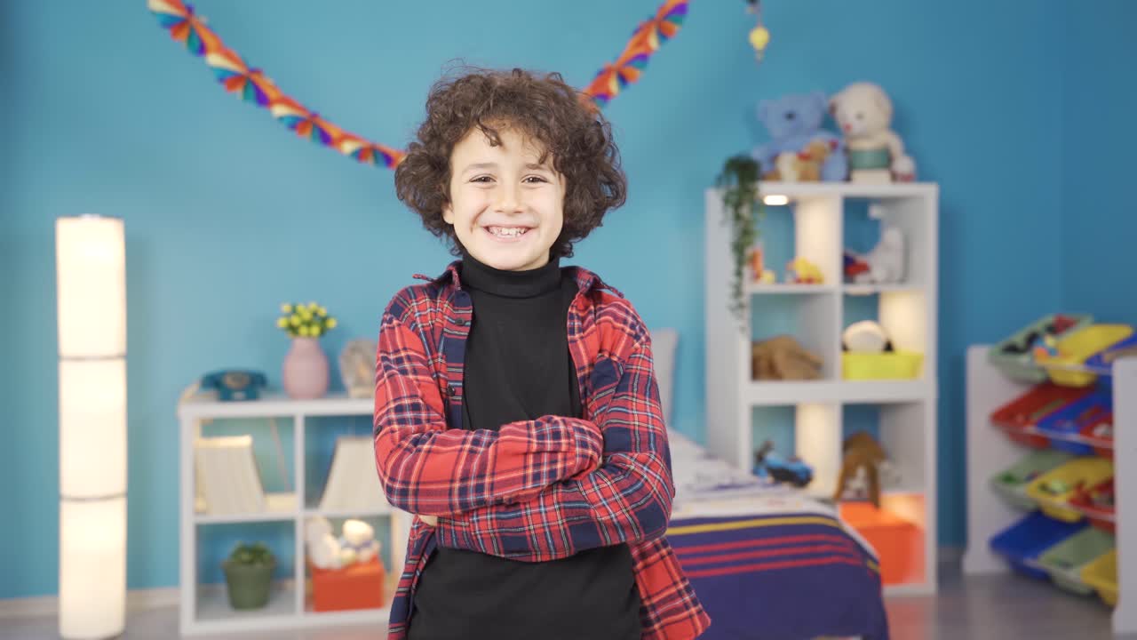 성공한 행복한 소년 웃음.