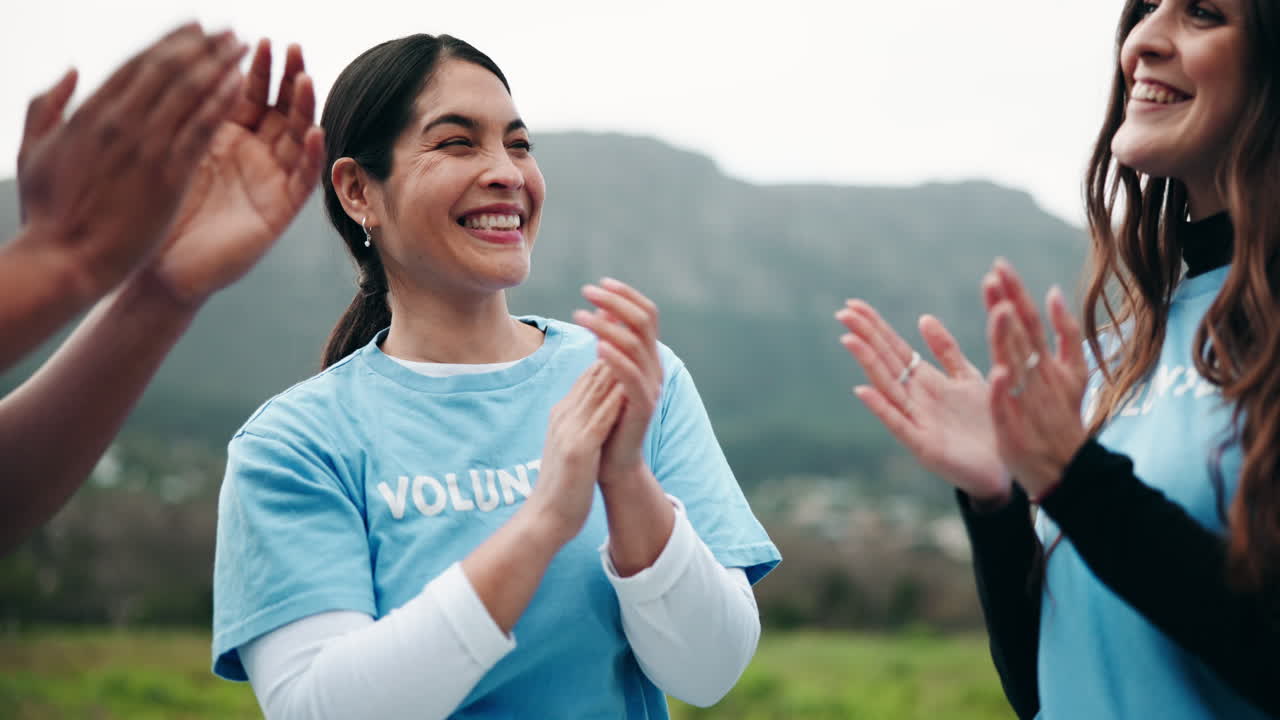Volunteers Applauding