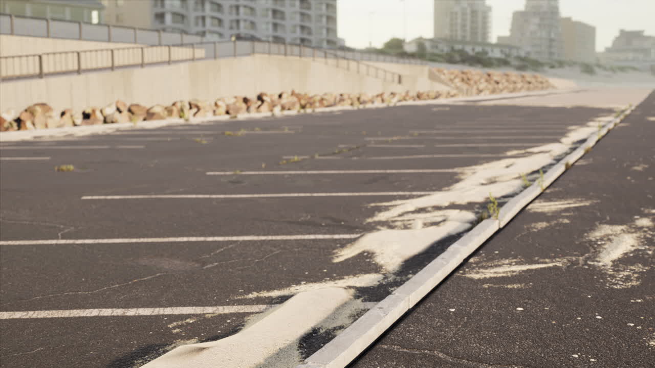 캘리포니아의 해변에 있는 주차장