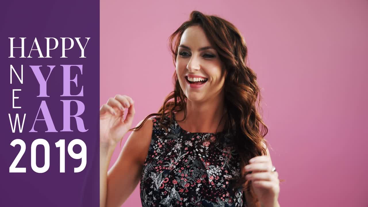 Donna che balla e calendario del Nuovo Anno 2019 4k