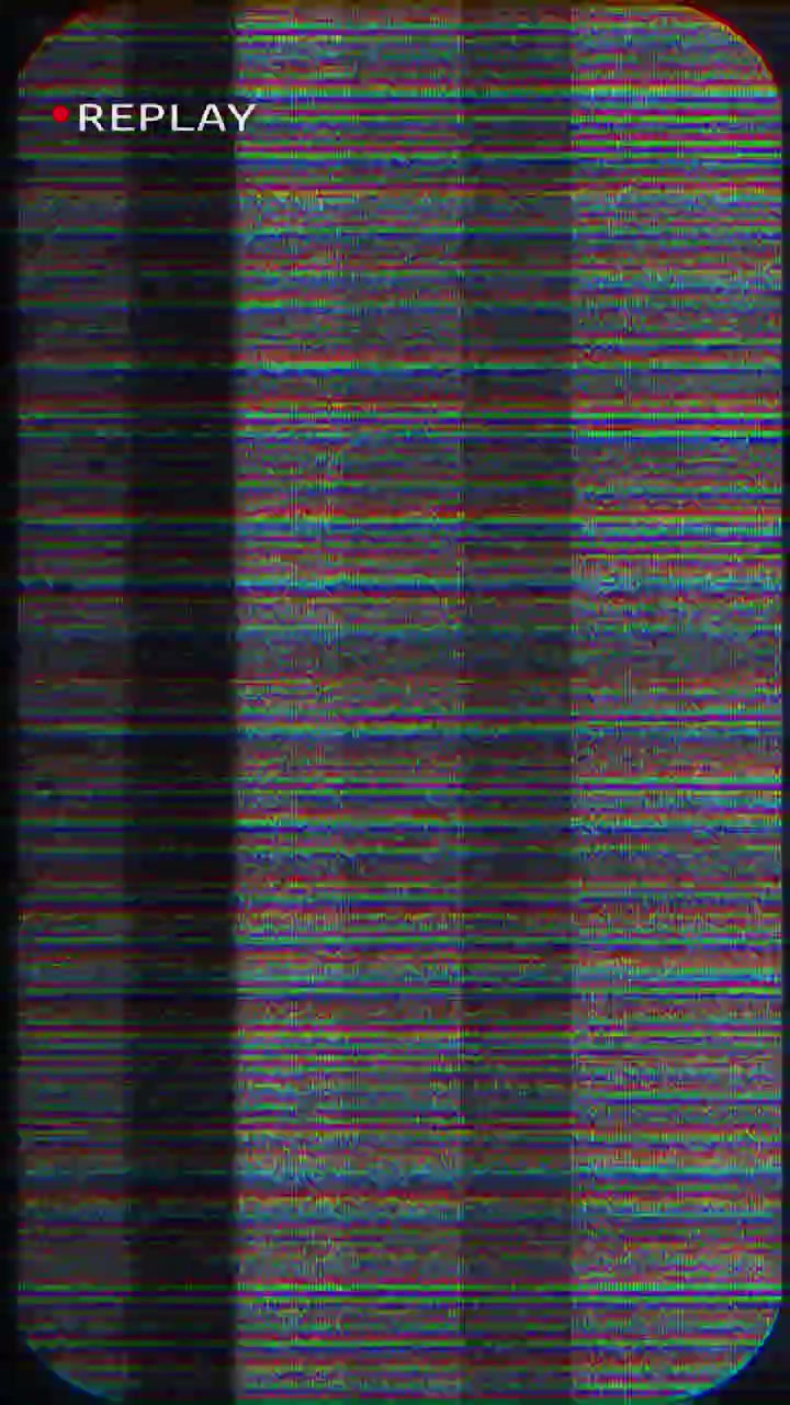 Sfondo di schermo statico VHS di replay con scanline rumorose, punto di registrazione rosso e bordo dello schermo arrotondato.