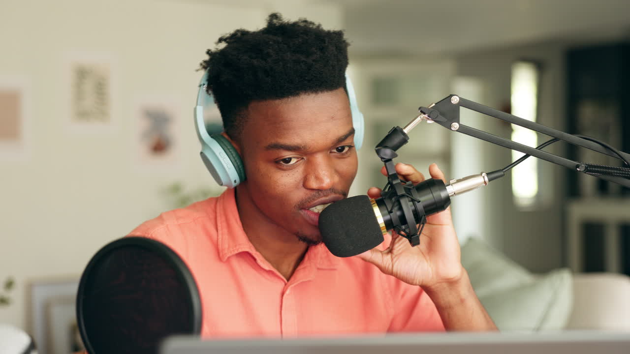 Microphone, social media and influencer live