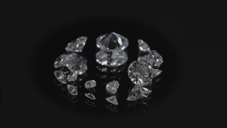 diamantes en el espejo con fondo negro