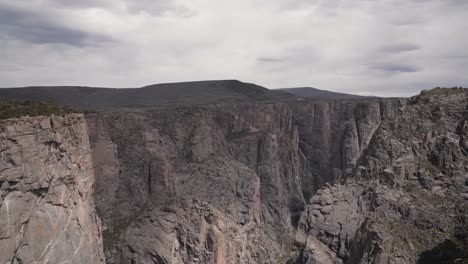 Vista-Del-Cañón-Negro-Del-Parque-Nacional-Gunnison-En-Colorado