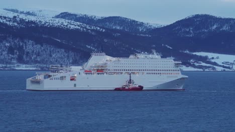 Tugboat-Next-To-A-Cruise-Ship-On-Fjord-In-Vikan,-Indre-Fosen,-Norway-At-Dusk