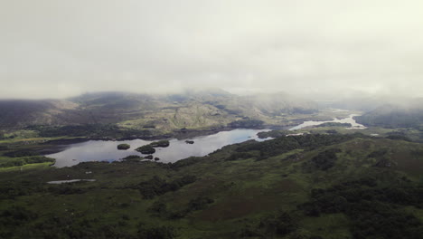 Hermosa-Antena-En-Irlanda-De-Un-Valle-Con