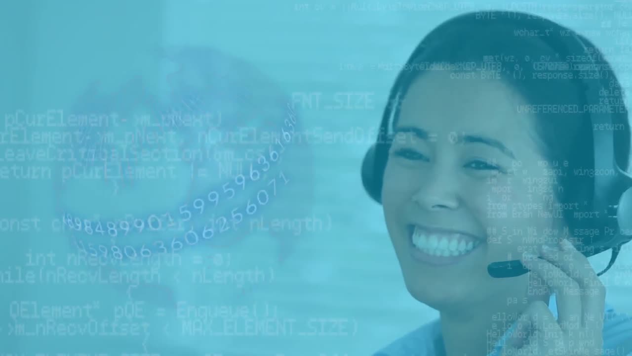Animação de mulher mestiça com headset usando computador sobre globo girando e dados