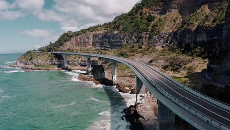 puente sea cliff en grand pacific drive en nsw, australia