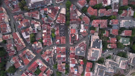 Toma-Aérea-De-Arriba-Hacia-Abajo-Del-Casco-Antiguo-De-Plovdiv,-Bulgaria