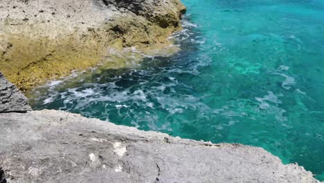 Static-video-of-a-beach-scene-on-Exuma-in-the-Bahamas