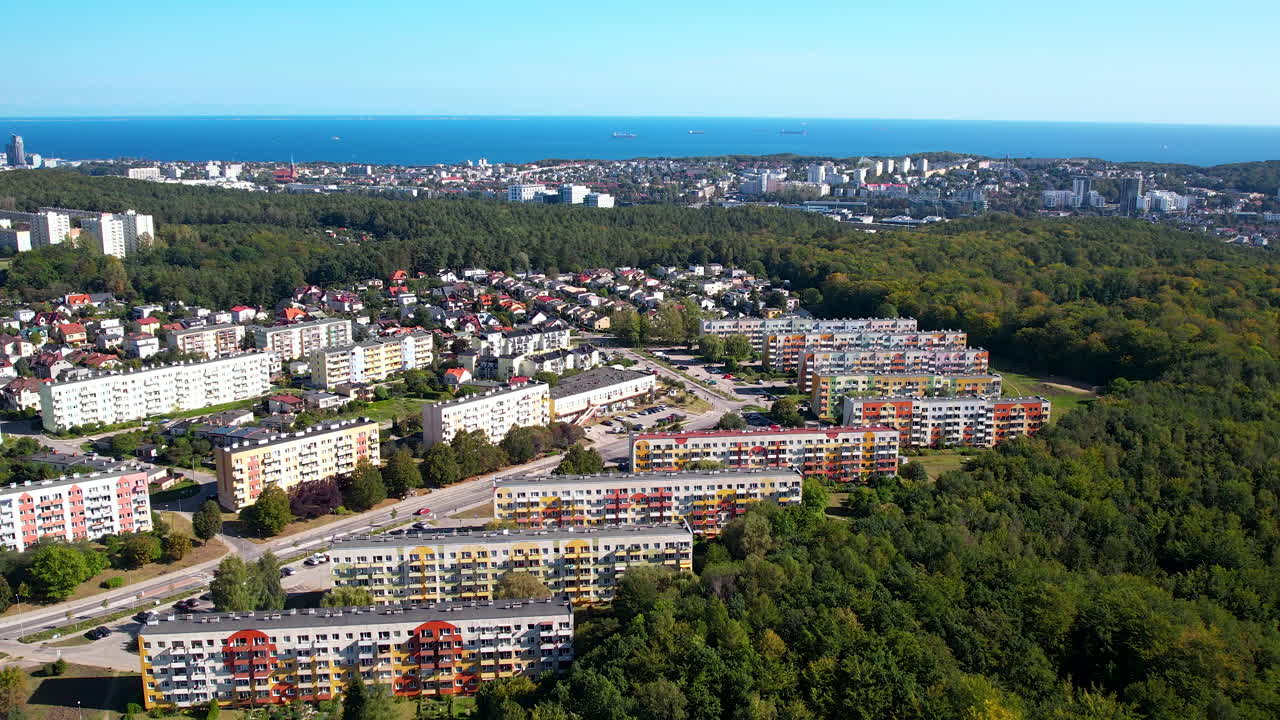 빌딩 지역 비토미노 구역의 항공 사진과 블록과 배경으로 발트해, gdynia - 넓은  ⁇