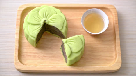 chinese moon cake green tea and black sesame flavour