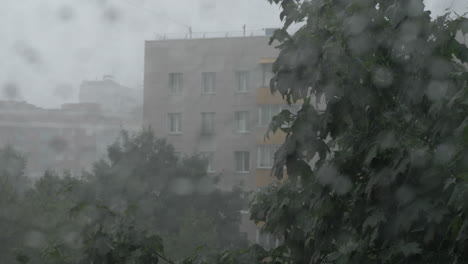 Fuerte-Lluvia-Cayendo-Fuera-De-La-Ventana.