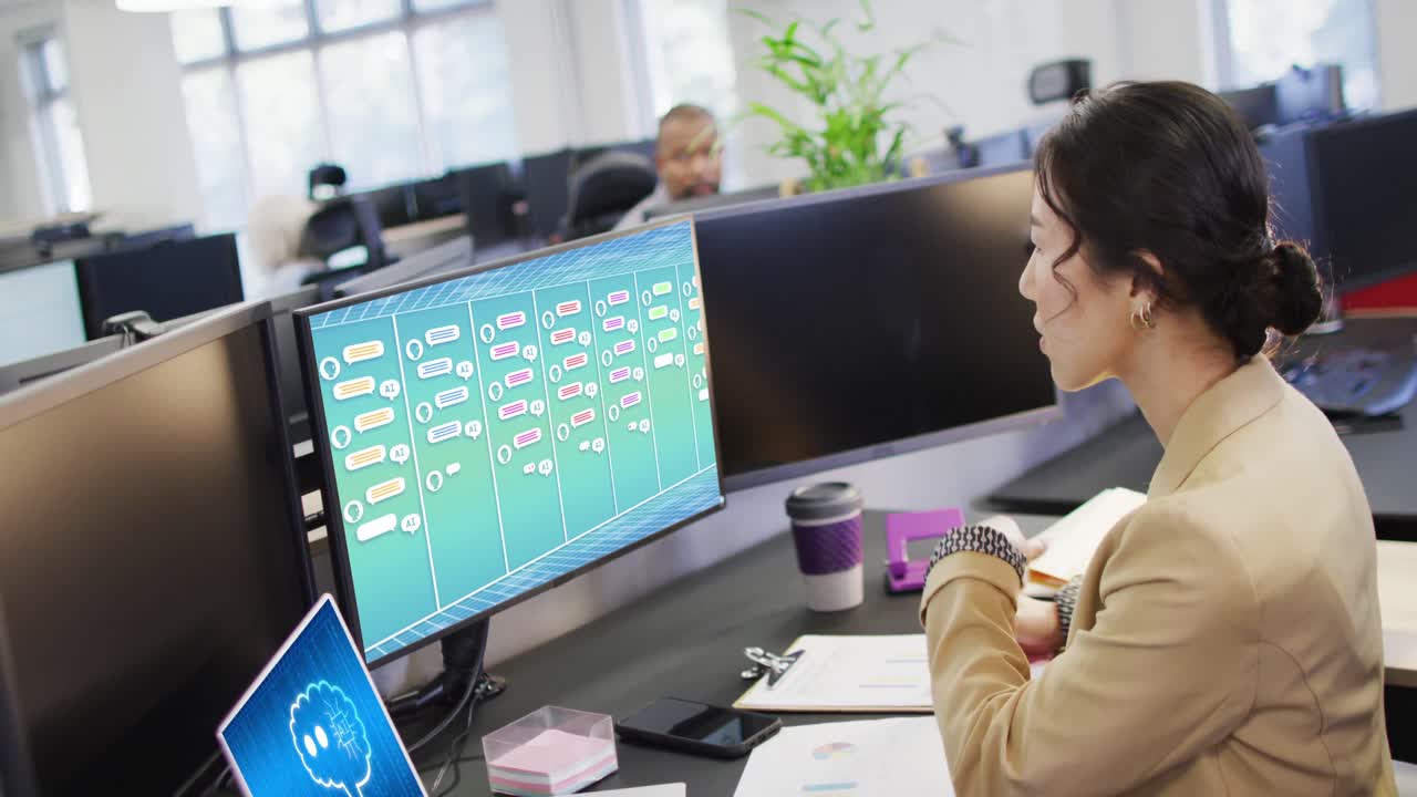 composición de una mujer de negocios asiática usando una computadora con una llamada en la pantalla