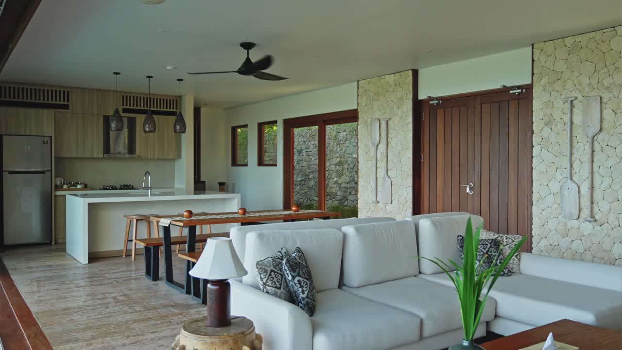 revelación deslizante del área de vida de un apartamento de lujo