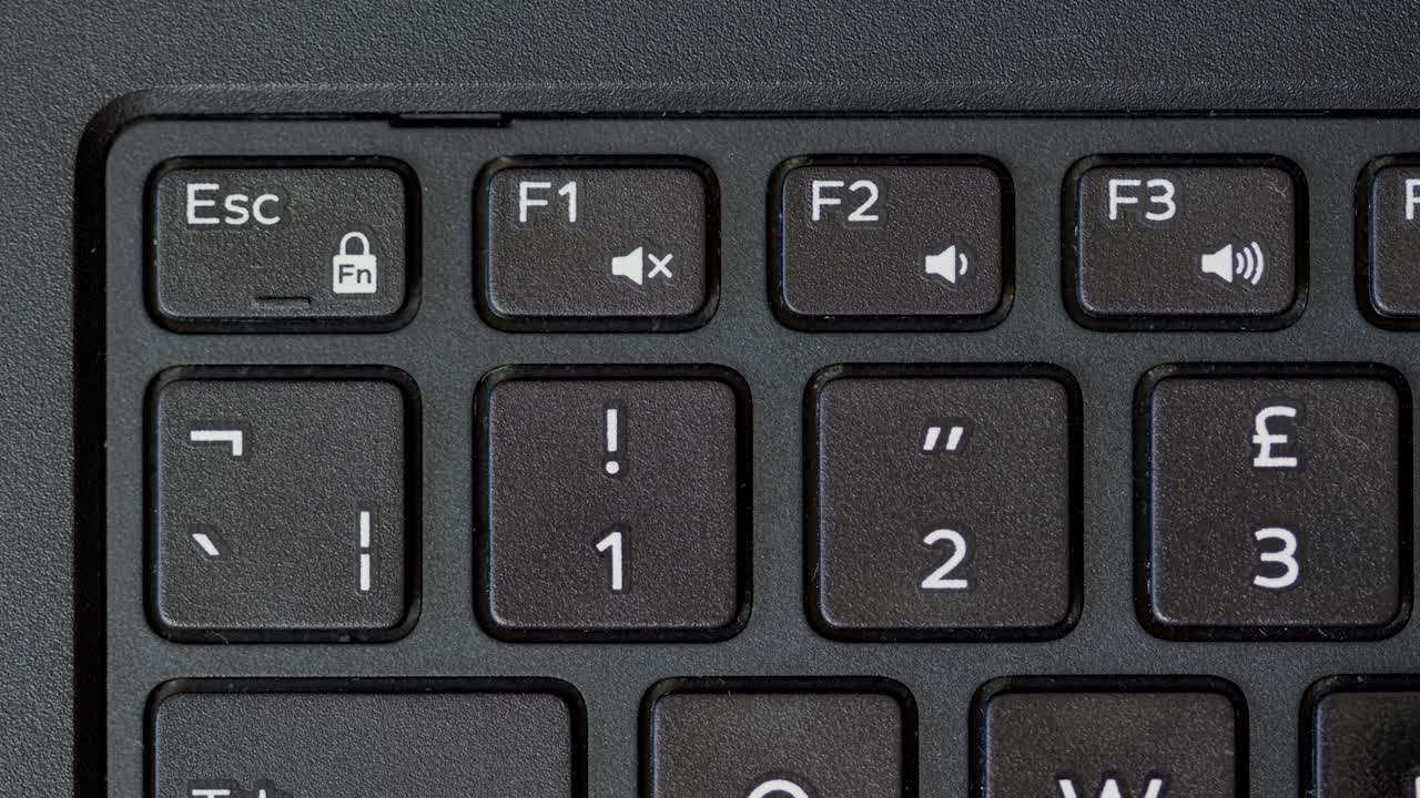 esc 버튼 키보드를 누르는 상위 뷰 손가락