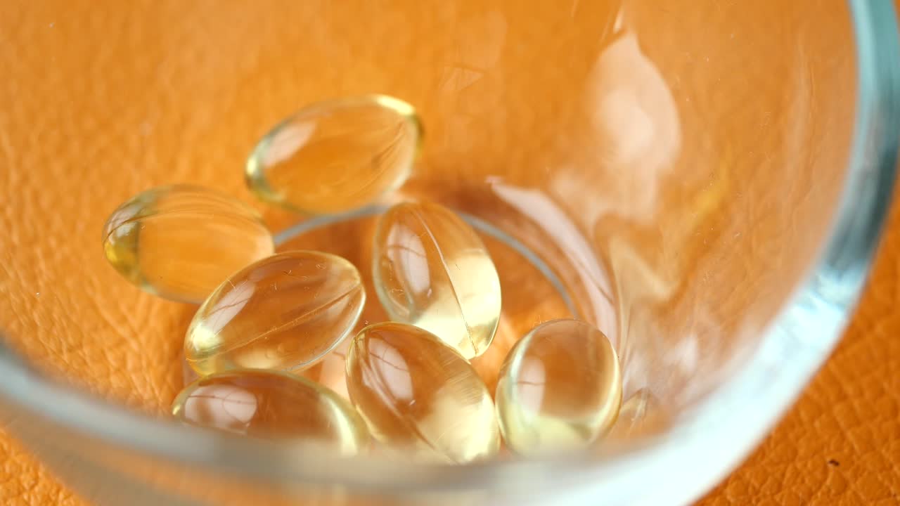 비타민이 들어있는 유리 그