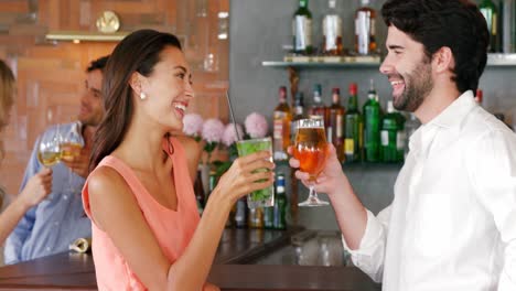 Couple-toasting-glasses-of-cocktail