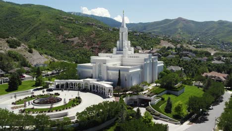 Templo-Religioso-Para-Mormones-Mormones-En-Bountiful,-Utah---Vista-Aérea