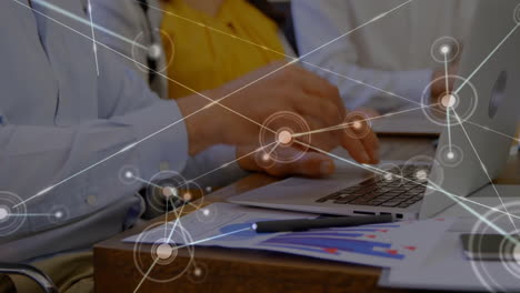 animación de la red de conexiones entre diversos empresarios en la oficina