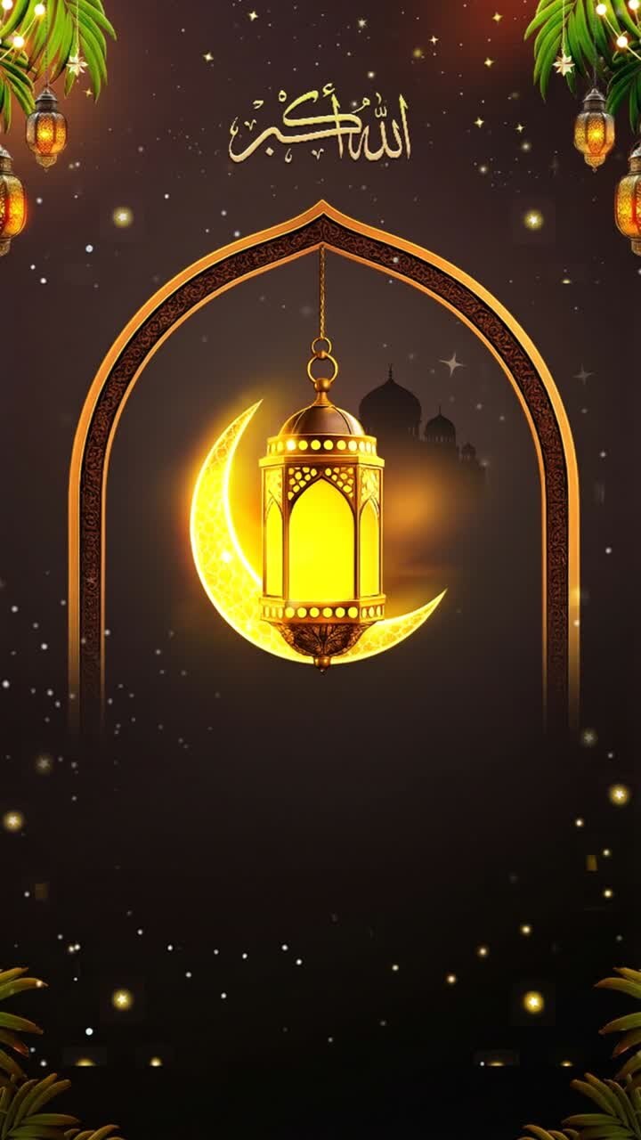 Animazione storia di auguri festivi Eid Mubarak, lanterna dorata e luna crescente sotto un arco ornato con calligrafia araba su sfondo vibrante.