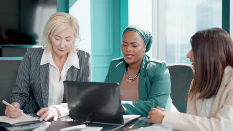 businesswomen in meeting