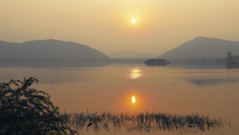 Der-Man-Sagar-Lake-Ist-Ein-Künstlicher-See-In-Jaipur,-Der-Hauptstadt-Des-Bundesstaates-Rajasthan-In-Indien.