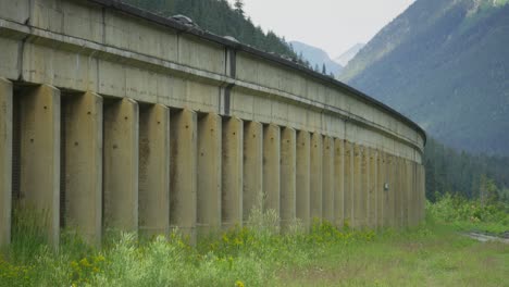 Lawinenschneeschutz-Für-Eine-Autobahn