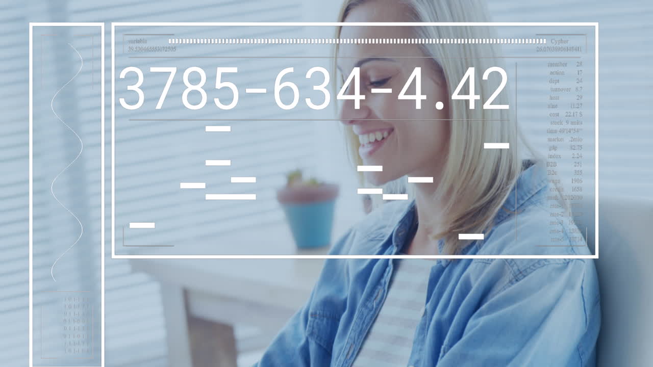 사무실에서 노트북을 사용하는 백인 여성에 대한 데이터 처리 인터페이스의 애니메이션