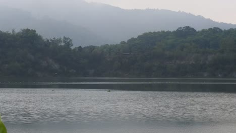 Lago-Artificial-Meer-Von-Kandi,-Sawahlunto,-Sumatra-Occidental