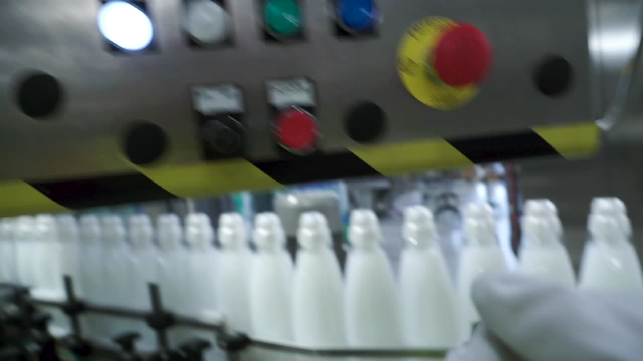 funcionamiento del panel de control de máquinas industriales