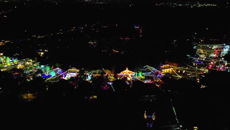 vista aérea do país das maravilhas do inverno natal à noite, bairro de valência, santa clarita, los angeles ca eua