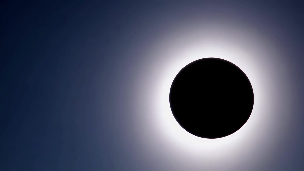 Eclipse Solar Total Mostrando a Totalidade e Efeito Anel de Diamante