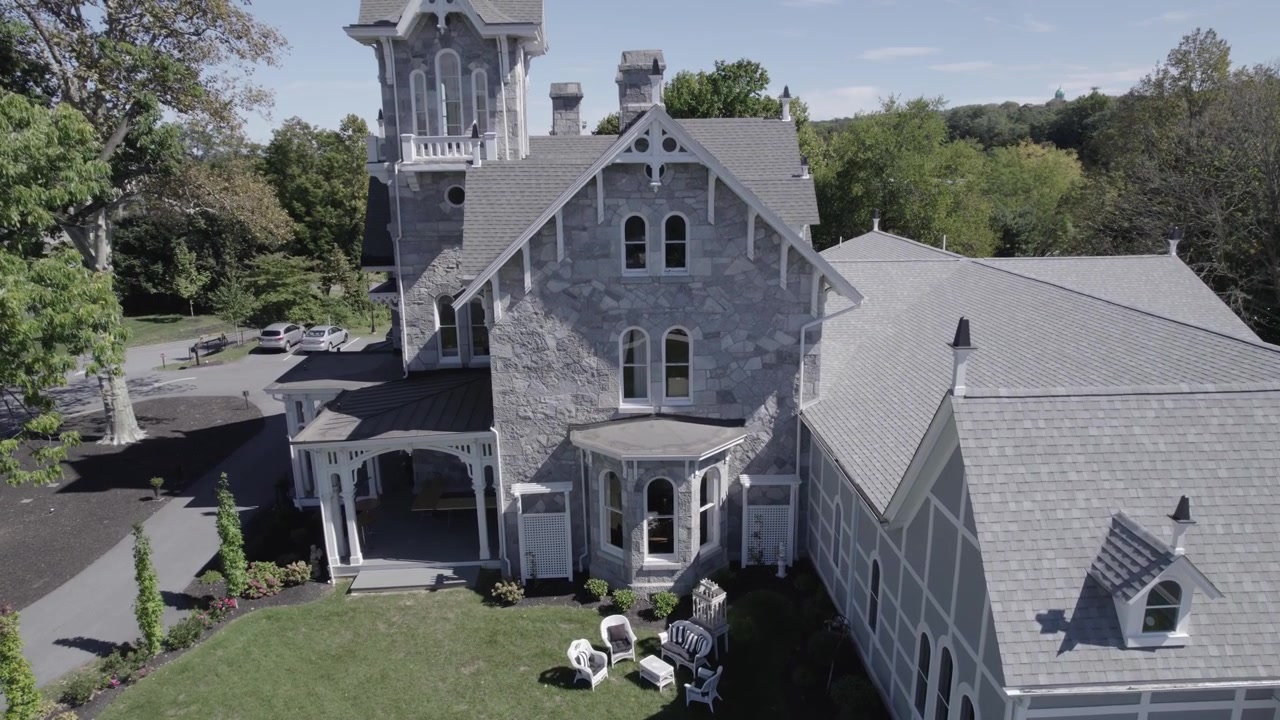 4K-drönarfilm av Loch Aerie Mansion - Malvern, PA