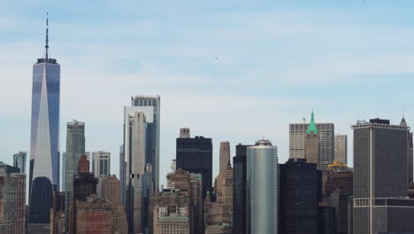 the east river separates manhattan from brooklyn and queens