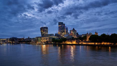 Londoner-Skyline-Bei-Nacht-Im-Zeitraffer