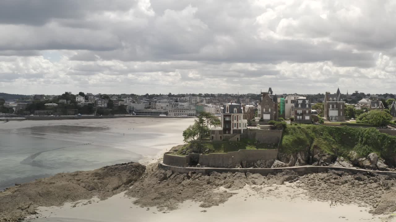 해변을 볼 수 있는 해안 도시