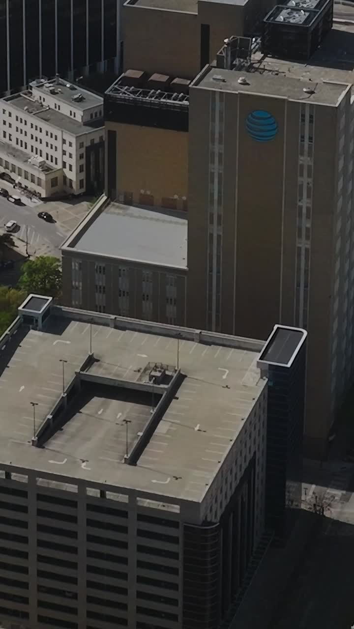 Vista del centro de Dallas, Texas, con edificios y calles de la ciudad