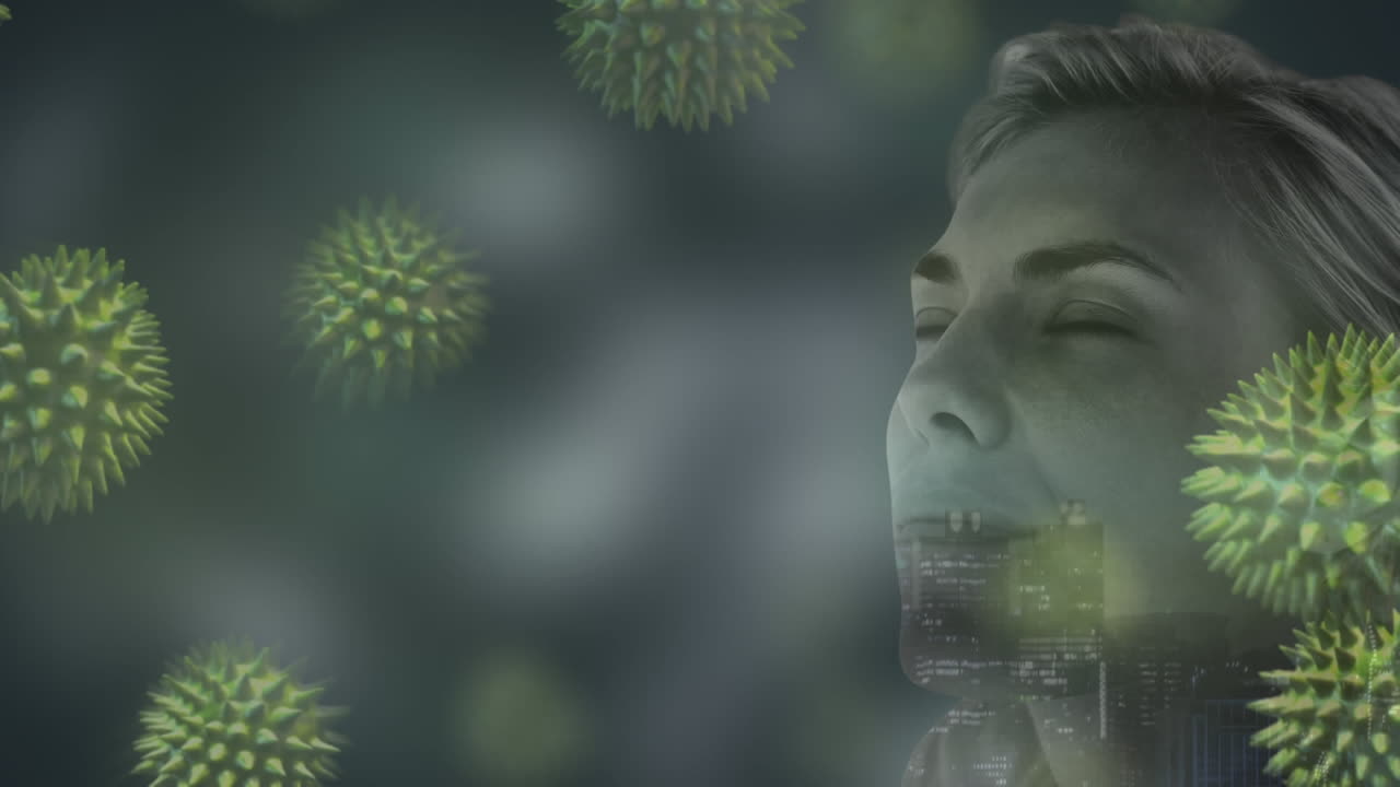animación de una mujer caucásica con células de covid-19 sobre un paisaje urbano en el fondo.