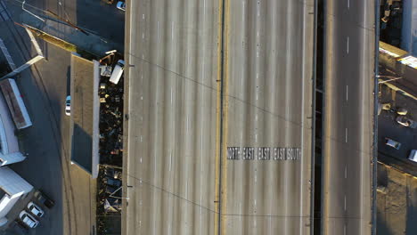 Luftaufnahme-über-Der-Stillgelegten-Interstate-10-In-Los-Angeles,-Usa---Vogelperspektive,-Drohnenaufnahme