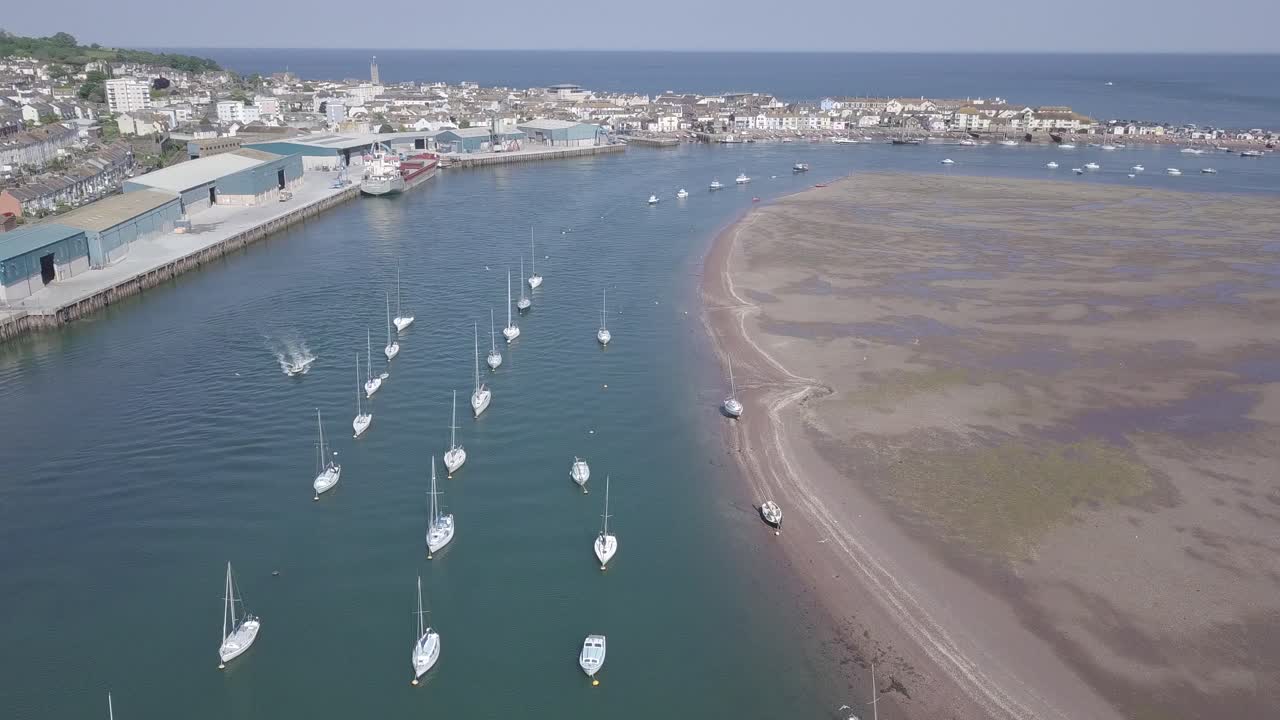 Volo lungo il fiume Teign, parte 1, dal ponte stradale fino al porto commerciale con la bassa marea