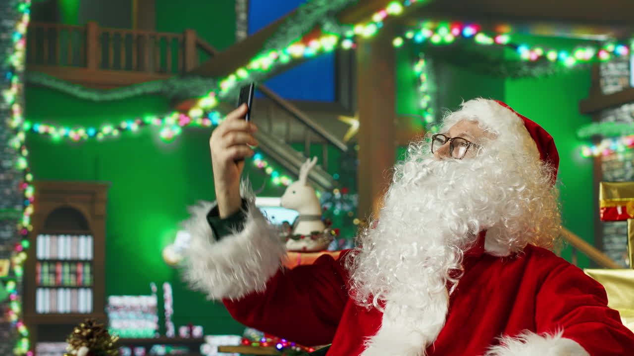 산타클로스는 셀피 비디오 통화를 합니다.