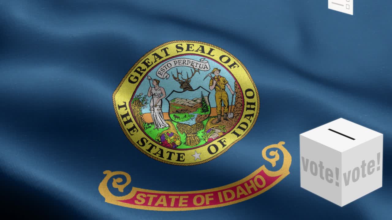 Stato dell'Idaho - Schede elettorali che volano verso l'urna per le elezioni in Idaho - Urna elettorale davanti alla bandiera - Elezioni - Voto - Elementi in loop con motivo a onda della bandiera nazionale dello Stato dell'Idaho - Texture del tessuto e loop infinito - Bandiera dello Stato dell'Idaho in loop - Bandiere degli stati d'America