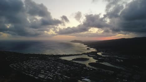 imágenes de un avión no tripulado de una bahía