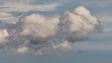 lapso de tiempo de nubes de tormenta monzónicas que se forman en el territorio del norte