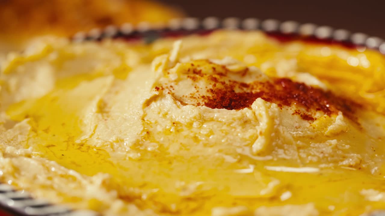 хумус в миске