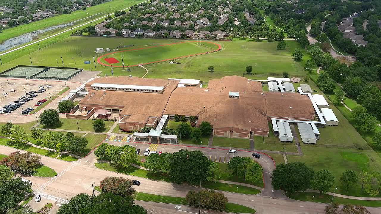 로저와 엘렌 의 공중 영상, 텍사스 케이티의 초등학교